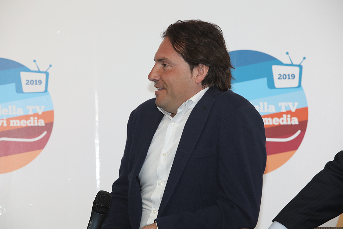 Festival della TV e dei Nuovi Media 2019_165.jpg - Road to Tokyo 2020: Eurosport e l’esperienza olimpica Cosa significa partecipare a una Olimpiade? E magari vincere una medaglia d’oro?  Alcuni tra i grandi atleti azzurri, tra cui la portabandiera di PyeongChang 2018 Arianna Fontana, raccontano le loro sfide, le loro emozioni e i loro successi a cinque cerchi.  E per Eurosport, broadcaster ufficiale delle prossime tre Olimpiadi, la sfida di portare nelle case degli italiani un’esperienza mai vista prima.